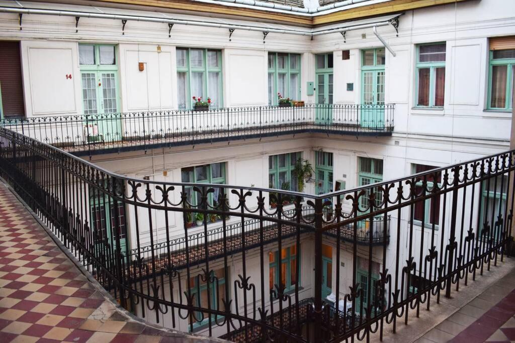 Cosy Apartment Just Next To Parliament Budapest Exterior foto